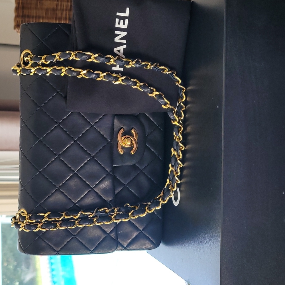 Vintage CHANEL Double flap Medium in Black